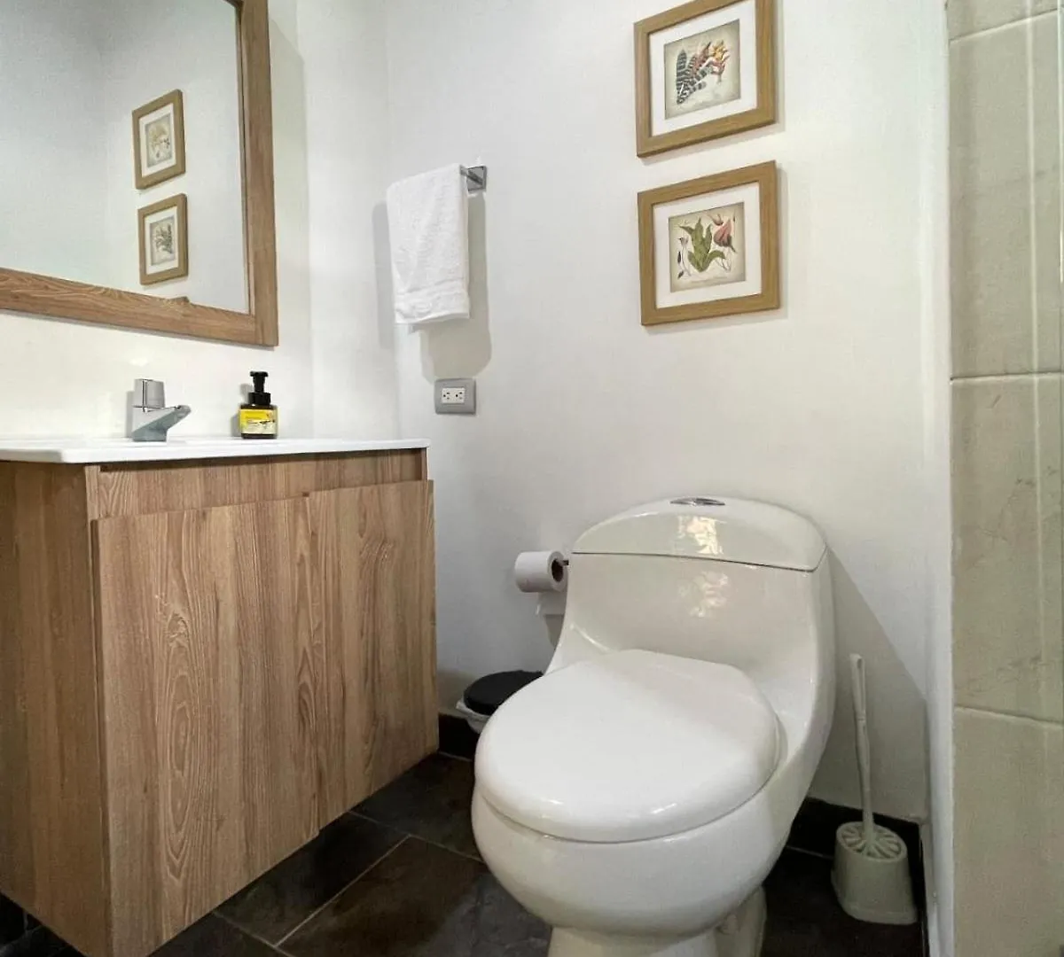 Casa Amplia Y Acogedora En El Corazon De Laureles Villa Medellin