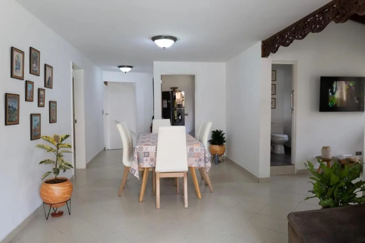 Casa Amplia Y Acogedora En El Corazon De Laureles location