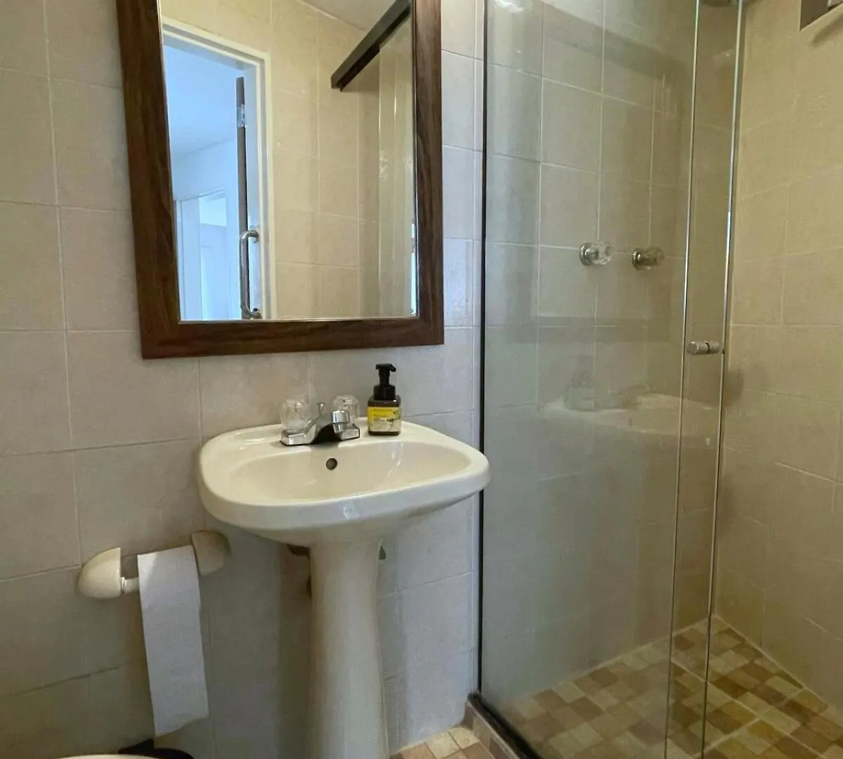 Villa Casa Amplia Y Acogedora En El Corazon De Laureles à Medellín 0*,  Colombie